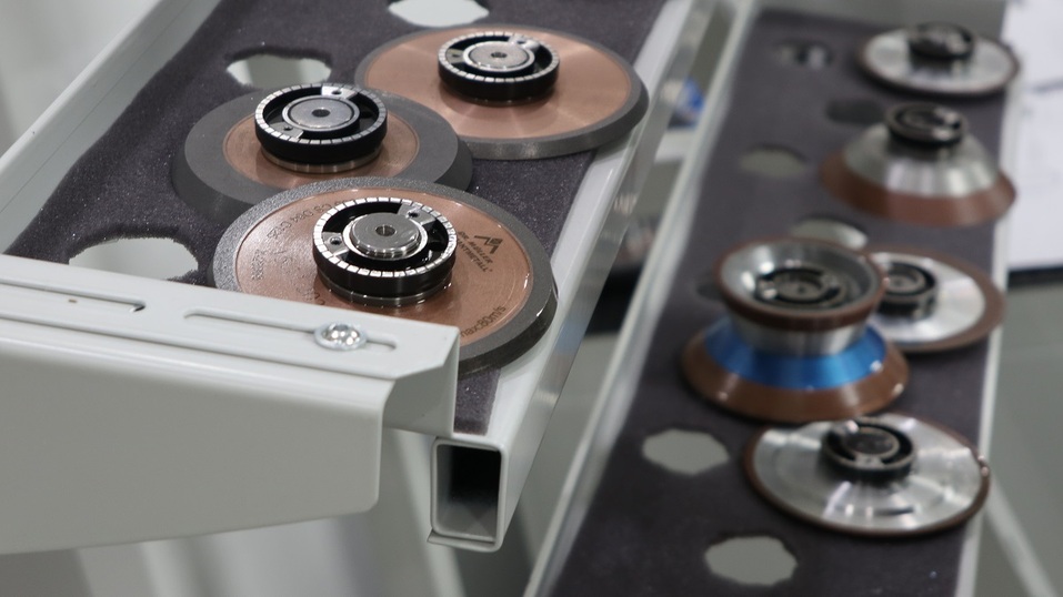 Единственное в России производство микроинструмента появилось в Челябинске 2 Единственное в России производство микроинструмента появилось в Челябинске 2