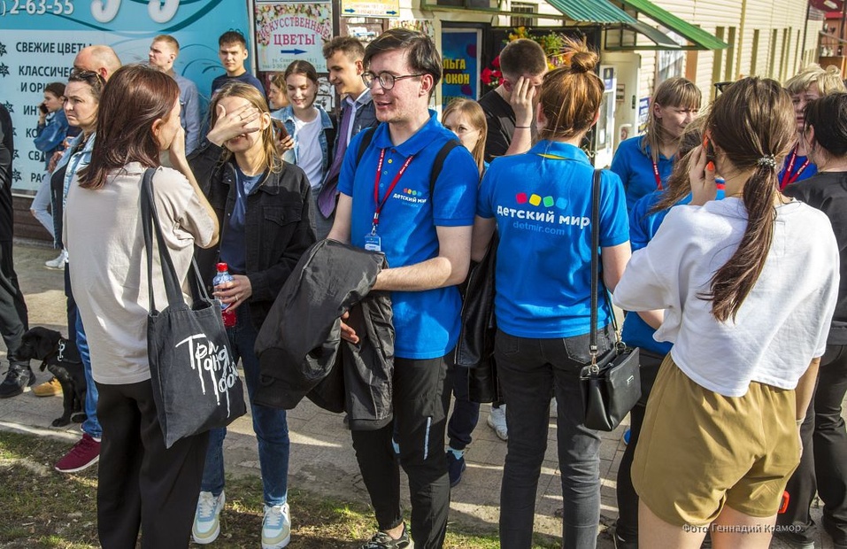 СОтрудники магазинов и арендаторы наблюдали за пожаром СОтрудники магазинов и арендаторы наблюдали за пожаром