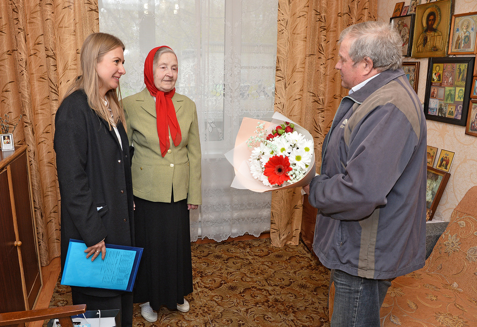 «Вам, победители, – низкий поклон!» Делегация АПЗ навестила почетных ветеранов завода 3 «Вам, победители, – низкий поклон!» Делегация АПЗ навестила почетных ветеранов завода 3