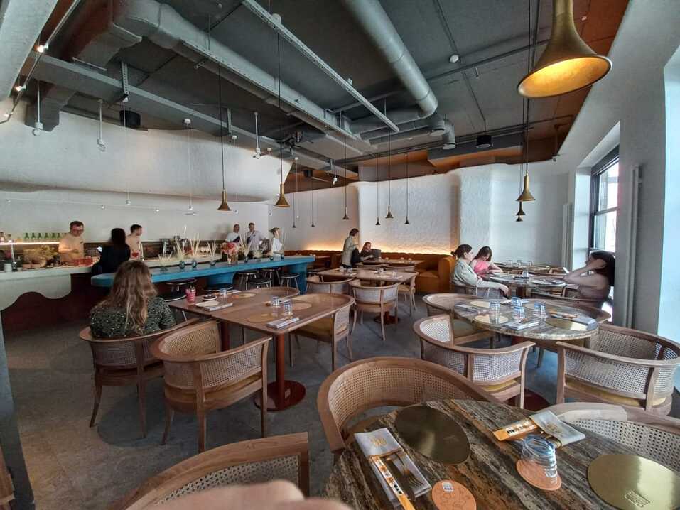 «Заходите и оказываетесь внутри скорлупы». В Екатеринбурге открылся японский гастробар 2 «Заходите и оказываетесь внутри скорлупы». В Екатеринбурге открылся японский гастробар 2