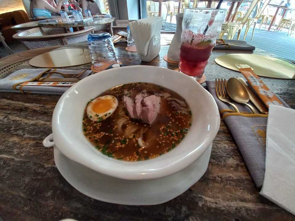 «Заходите и оказываетесь внутри скорлупы». В Екатеринбурге открылся японский гастробар 3 «Заходите и оказываетесь внутри скорлупы». В Екатеринбурге открылся японский гастробар 3