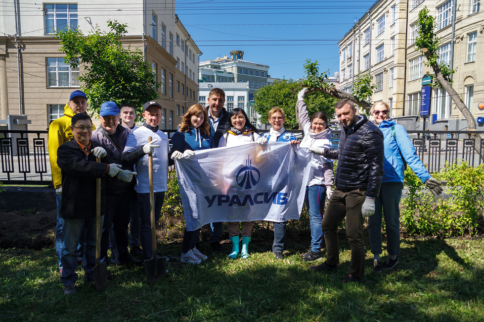 Издание «Деловой квартал» и новосибирское бизнес-сообщество подарили городу зеленую аллею 38