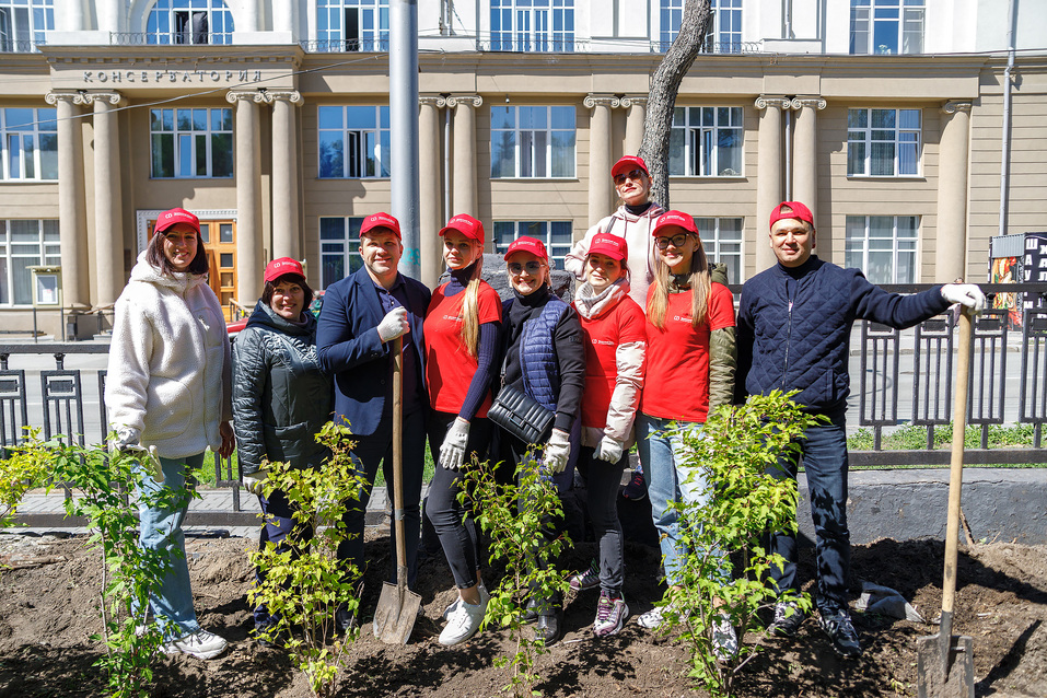 Издание «Деловой квартал» и новосибирское бизнес-сообщество подарили городу зеленую аллею 46