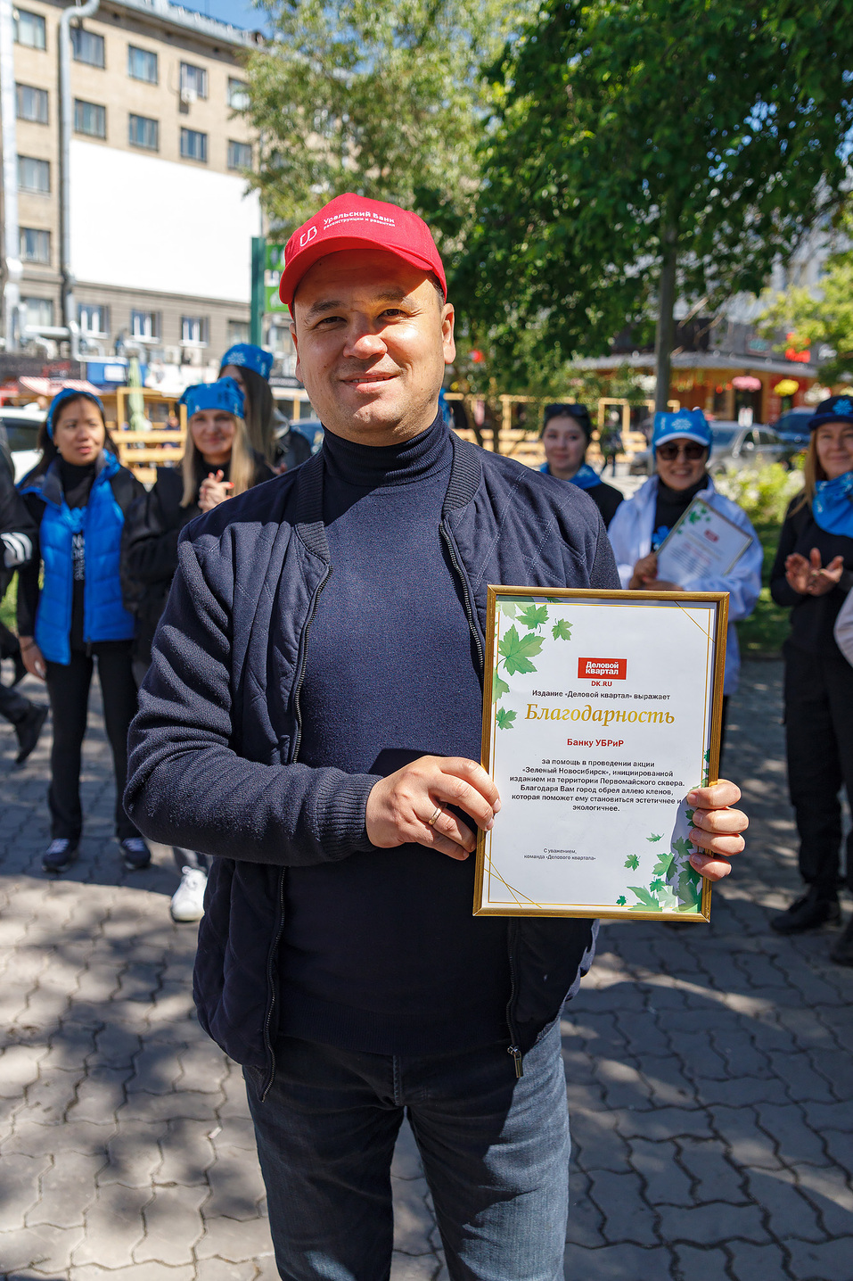 Издание «Деловой квартал» и новосибирское бизнес-сообщество подарили городу зеленую аллею 86