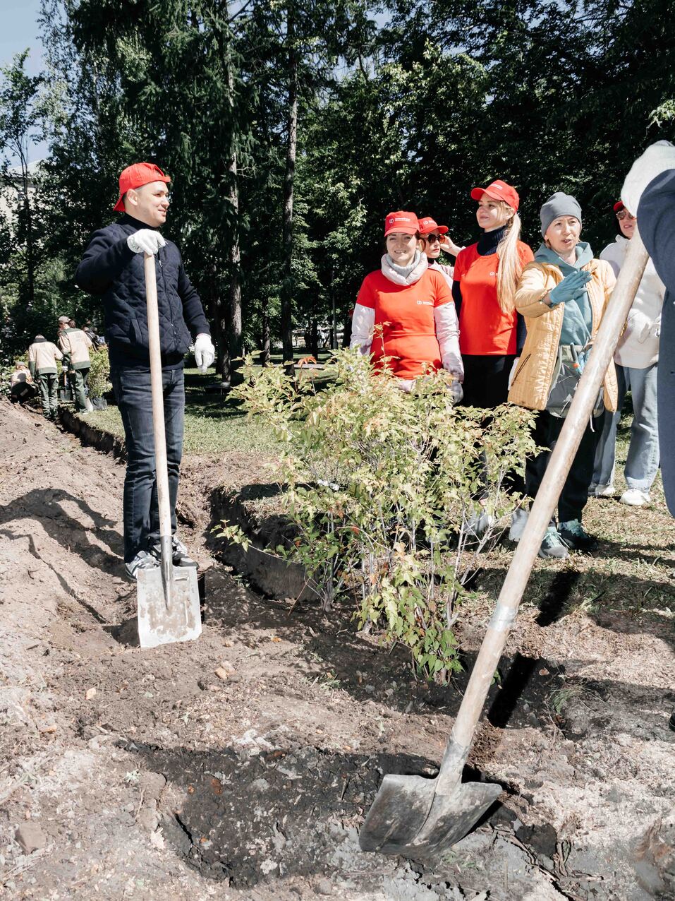 Издание «Деловой квартал» и новосибирское бизнес-сообщество подарили городу зеленую аллею 142 Издание «Деловой квартал» и новосибирское бизнес-сообщество подарили городу зеленую аллею 142