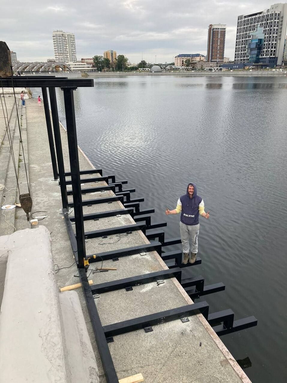 На реке Миасс в Челябинске достраивают причал для серфингистов 1 На реке Миасс в Челябинске достраивают причал для серфингистов 1