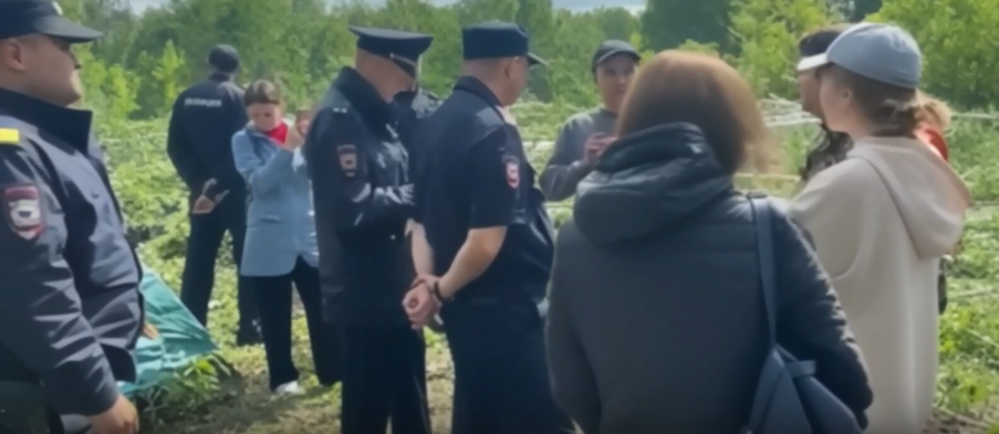 Вырубка леса на Тополинке: челябинцы ставят палатки и пишут Путину 5 Вырубка леса на Тополинке: челябинцы ставят палатки и пишут Путину 5