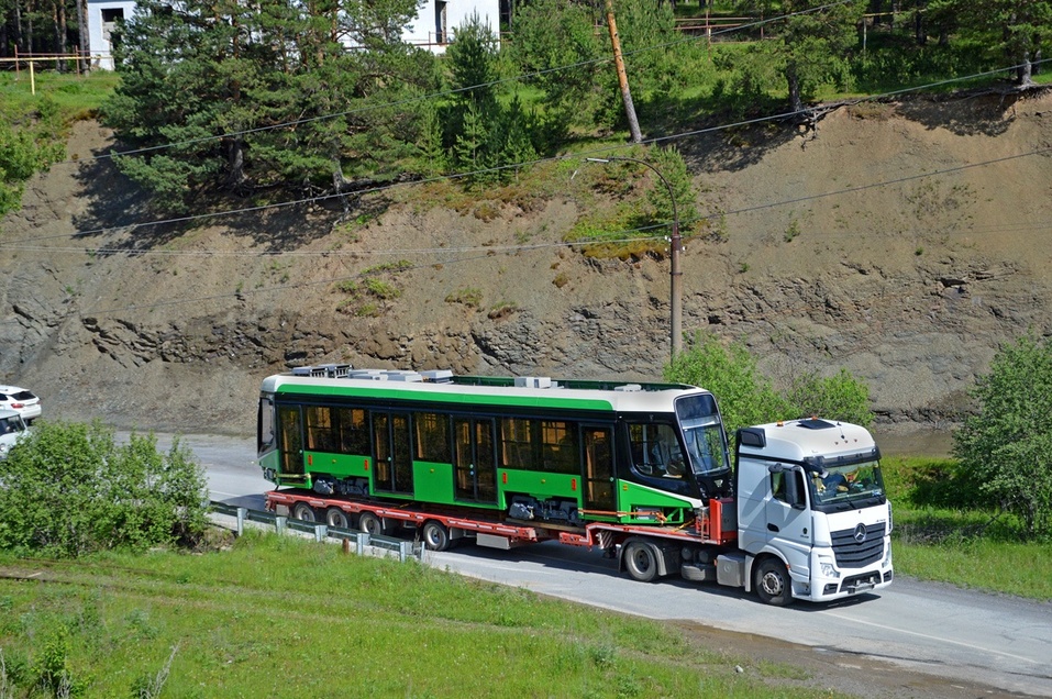 Очередную партию новых трамваев начали поставлять в Челябинск. ФОТО  1