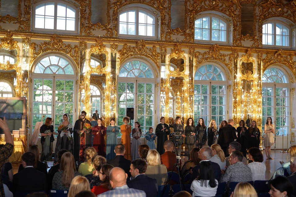 Уральские ювелиры передали в дар «Царскому селу» скульптуру «Тигр с тигренком» 2 Уральские ювелиры передали в дар «Царскому селу» скульптуру «Тигр с тигренком» 2