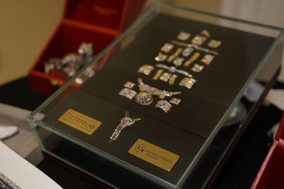 Уральские ювелиры передали в дар «Царскому селу» скульптуру «Тигр с тигренком» 4 Уральские ювелиры передали в дар «Царскому селу» скульптуру «Тигр с тигренком» 4