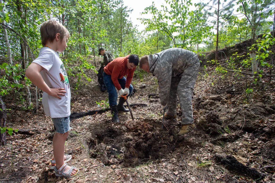 Дайверы-волонтеры чистят дно уральских водоемов от бутылок и покрышек 2 Дайверы-волонтеры чистят дно уральских водоемов от бутылок и покрышек 2