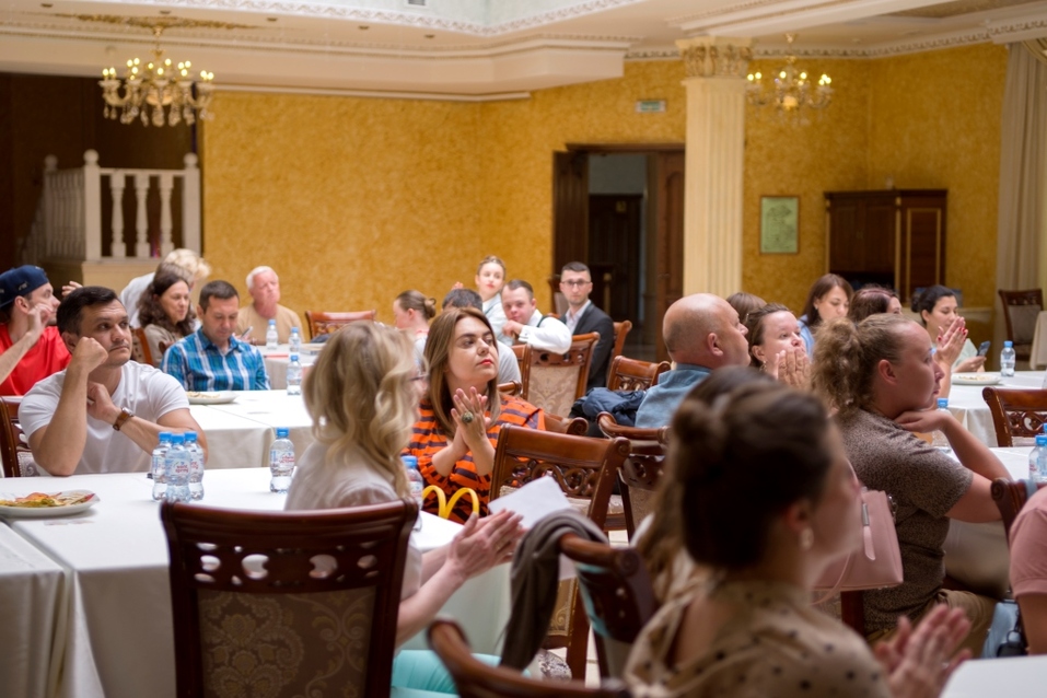 Мы сами делаем своё окружение и выбираем будет оно помогающим и обогащающим или же нет 1 Мы сами делаем своё окружение и выбираем будет оно помогающим и обогащающим или же нет 1