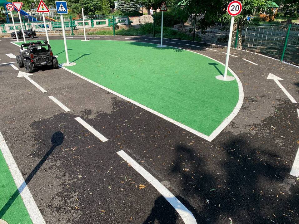 В челябинском парке поставили детскую автозаправку 1 В челябинском парке поставили детскую автозаправку 1