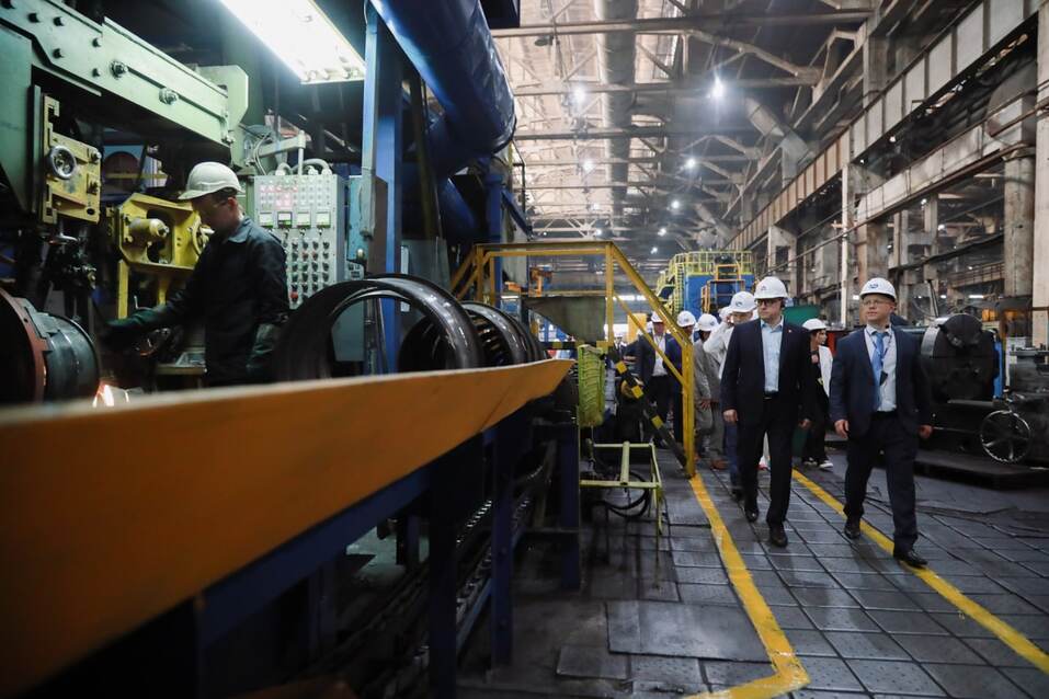 Гартунг показал Текслеру проекты по импортозамещению на ЧКПЗ 2 Гартунг показал Текслеру проекты по импортозамещению на ЧКПЗ 2