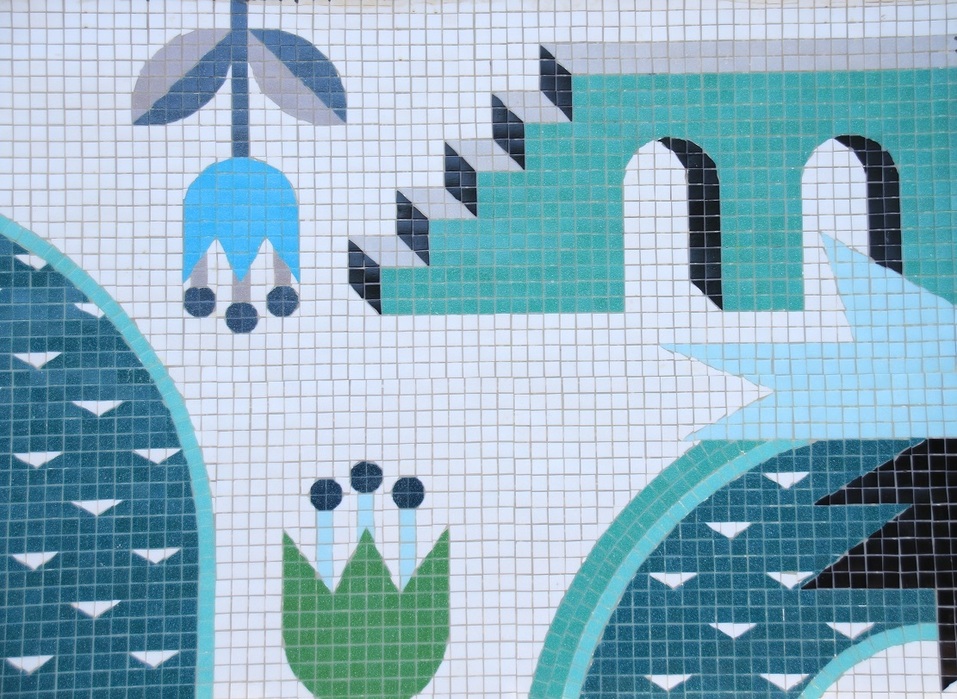 Это настоящая мозаика из множества стеклышек Это настоящая мозаика из множества стеклышек