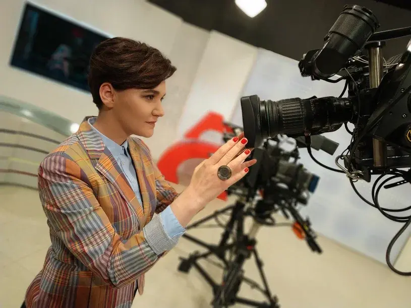 Ольга Дубровская: «Если ты говоришь, как функция, тебя пролистнут»
1 Ольга Дубровская: «Если ты говоришь, как функция, тебя пролистнут»
1