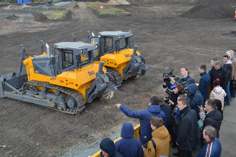 Челябинск: бульдозеры-беспилотники и снегоуборочные машины на дистанционном управлении
1 Челябинск: бульдозеры-беспилотники и снегоуборочные машины на дистанционном управлении
1