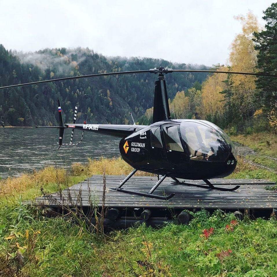 Утонул вертолет бизнесмена Романа Гольдмана
1 Утонул вертолет бизнесмена Романа Гольдмана
1