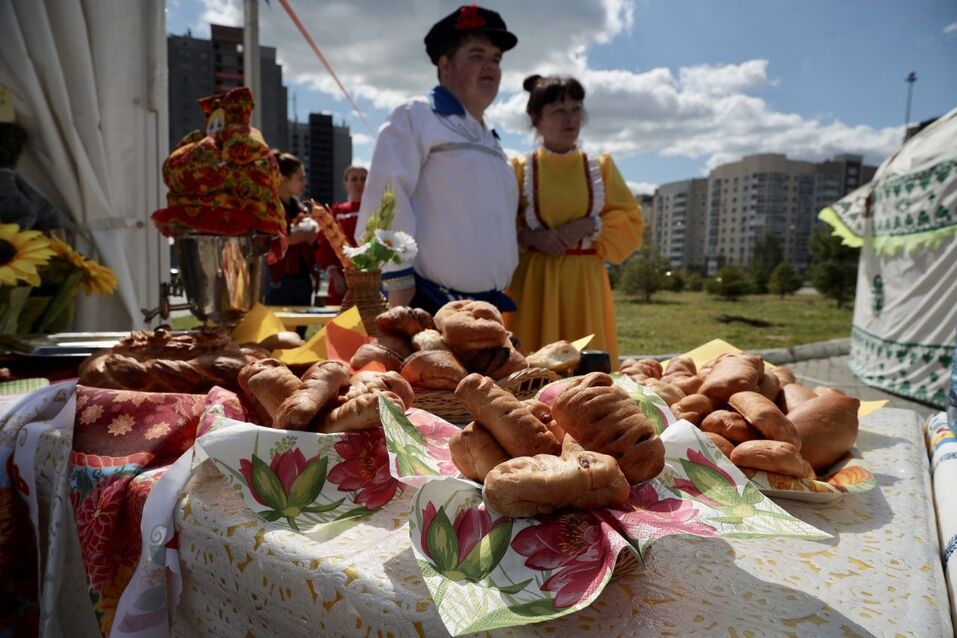 Осетры, хамон и мёд: Алексей Текслер открыл крупнейшую агровыставку в Челябинске. Фото 4 Осетры, хамон и мёд: Алексей Текслер открыл крупнейшую агровыставку в Челябинске. Фото 4