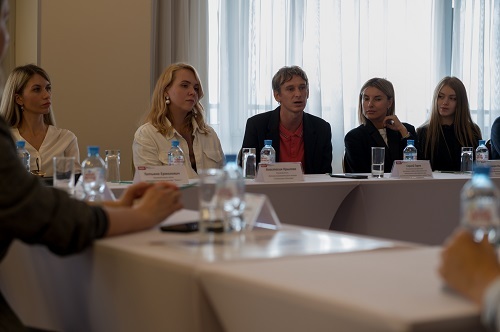 Дискуссионный клуб: основатели частных школ Красноярска встретились на площадке «ДК»
3 Дискуссионный клуб: основатели частных школ Красноярска встретились на площадке «ДК»
3