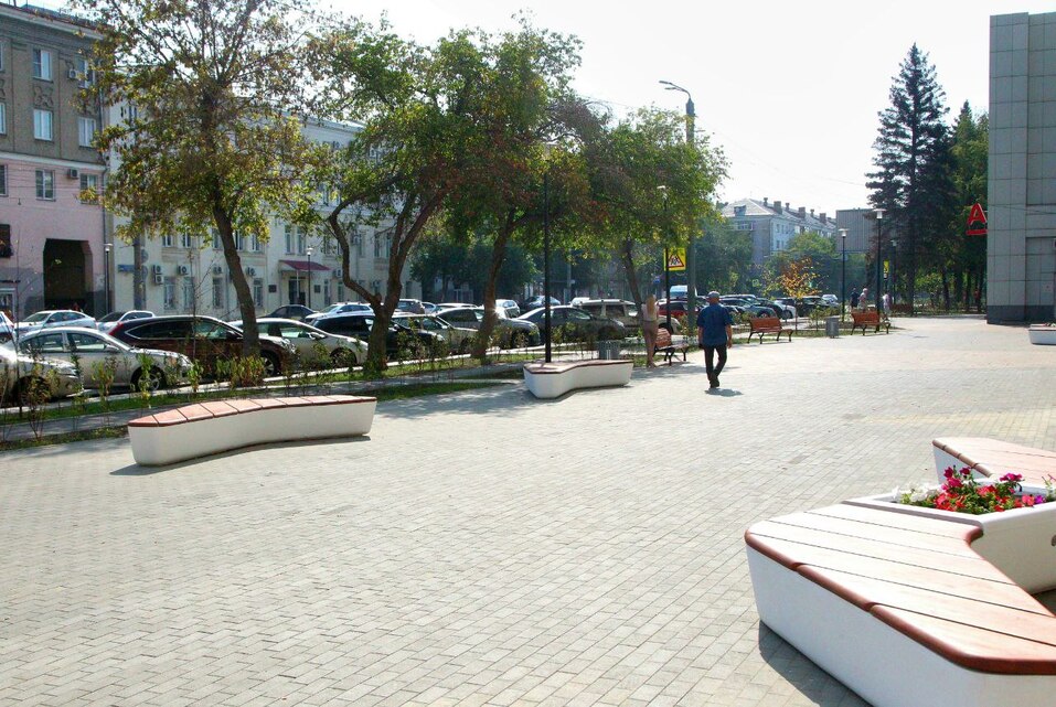 На улице Свободы в Челябинске достроили пешеходную зону. Но не ту 1 На улице Свободы в Челябинске достроили пешеходную зону. Но не ту 1