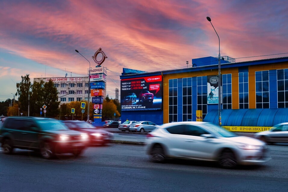 Где в Челябинске установят первый огромный медиафасад с 3D-эффектом?
3 Где в Челябинске установят первый огромный медиафасад с 3D-эффектом?
3