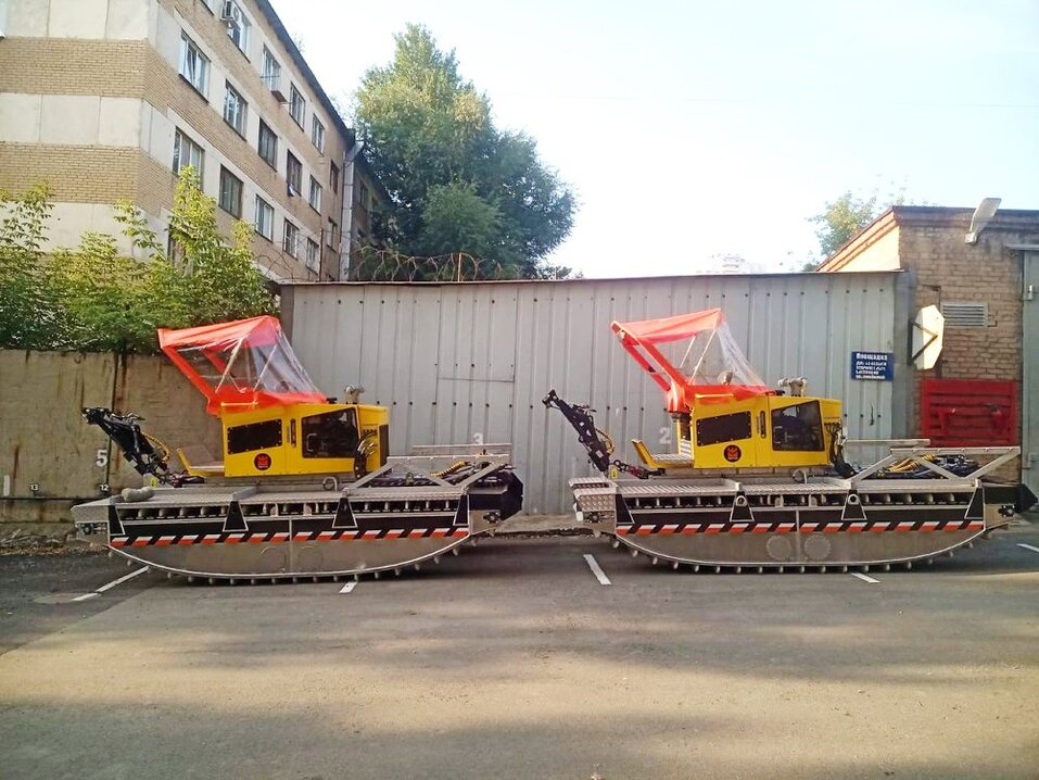 В центре Челябинска выпустили тракторы с граблями в реку Миасс. Фото, видео 2