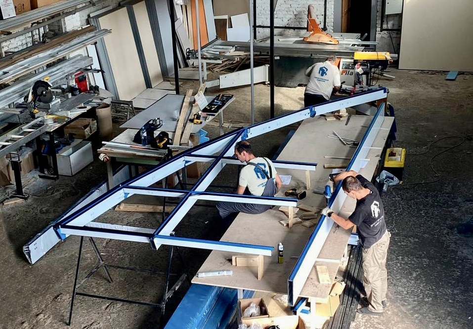 «Санкции не почувствовали: стекло и алюминий в России делают, а станки обслуживаем сами» 1 «Санкции не почувствовали: стекло и алюминий в России делают, а станки обслуживаем сами» 1