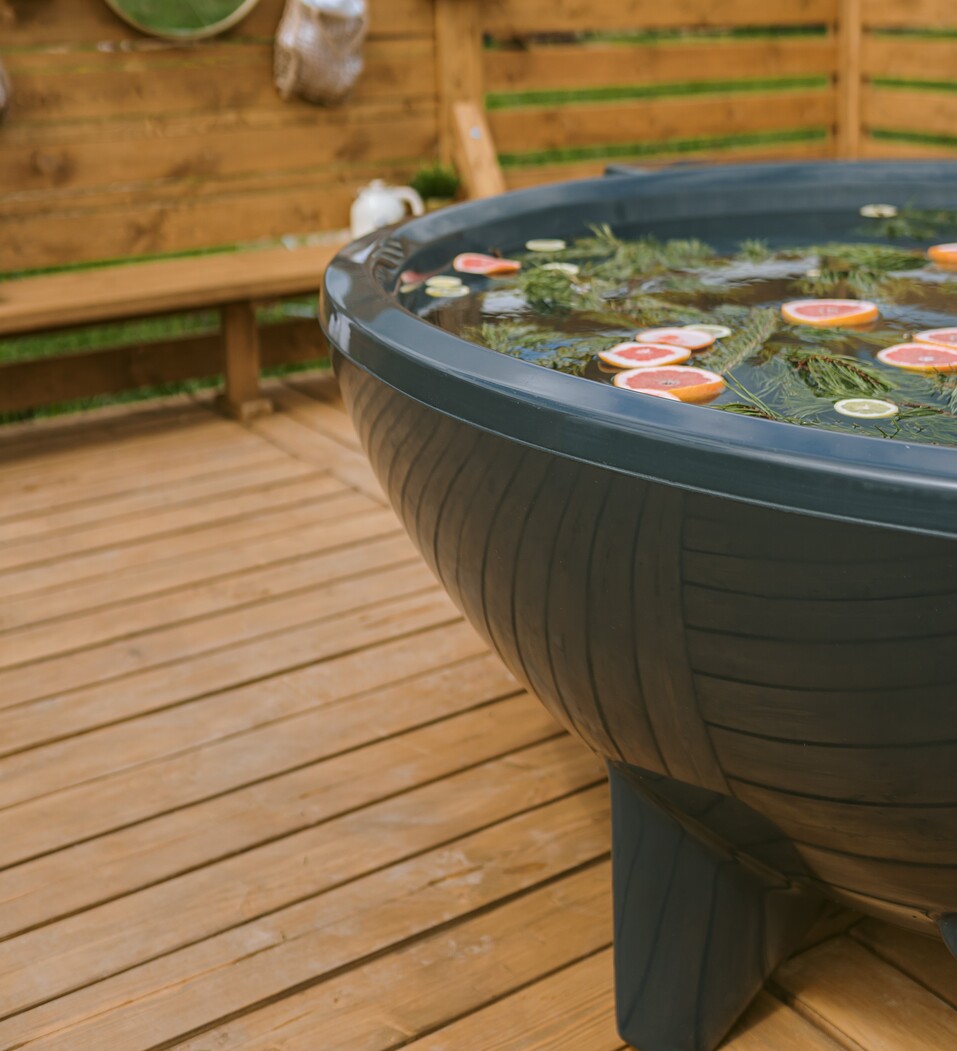 Бизнес на удовольствии. История стартапа, выпускающего бассейны из материала для кораблей 5 Бизнес на удовольствии. История стартапа, выпускающего бассейны из материала для кораблей 5