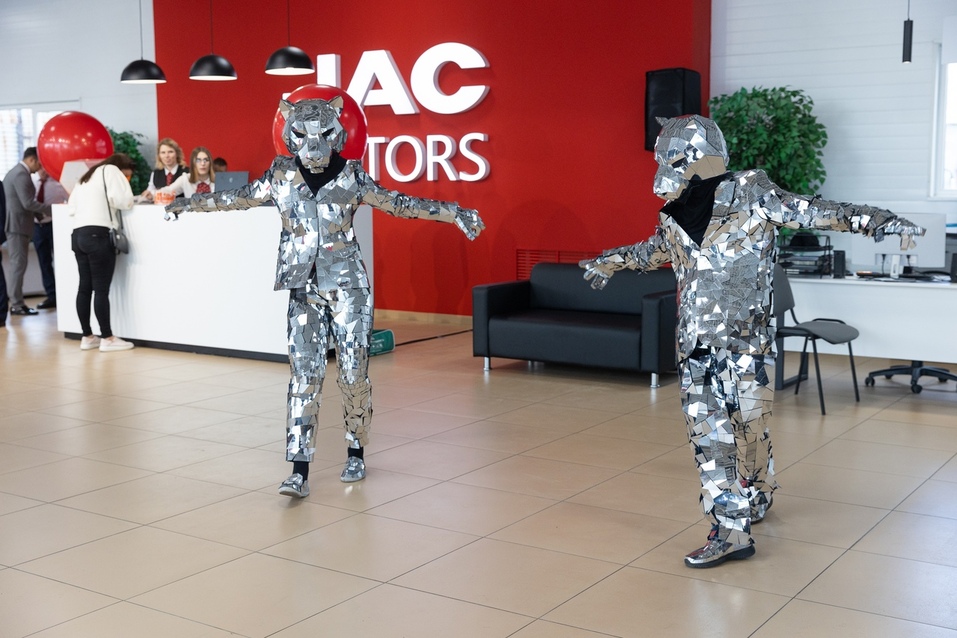 Взгляд на Восток: в Екатеринбурге презентовали обновленный дилерский центр JAC MOTORS 2 Взгляд на Восток: в Екатеринбурге презентовали обновленный дилерский центр JAC MOTORS 2