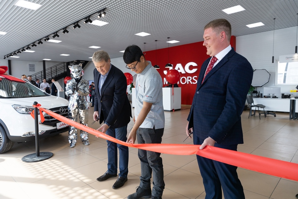 Взгляд на Восток: в Екатеринбурге презентовали обновленный дилерский центр JAC MOTORS 5 Взгляд на Восток: в Екатеринбурге презентовали обновленный дилерский центр JAC MOTORS 5
