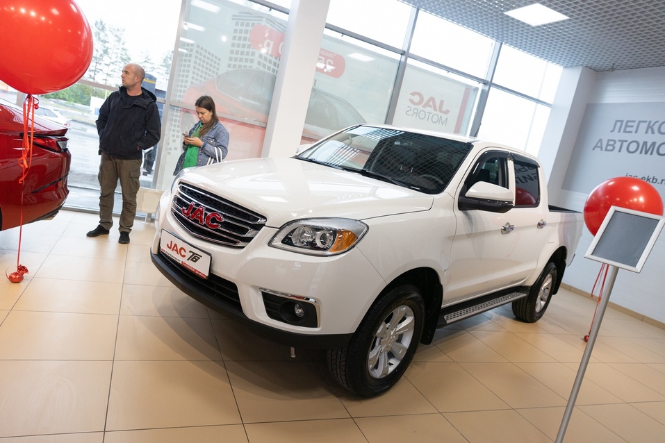 Взгляд на Восток: в Екатеринбурге презентовали обновленный дилерский центр JAC MOTORS 7 Взгляд на Восток: в Екатеринбурге презентовали обновленный дилерский центр JAC MOTORS 7