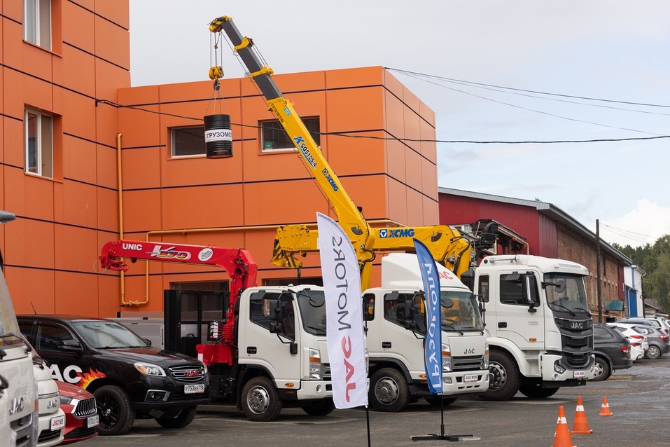 Взгляд на Восток: в Екатеринбурге презентовали обновленный дилерский центр JAC MOTORS 9 Взгляд на Восток: в Екатеринбурге презентовали обновленный дилерский центр JAC MOTORS 9