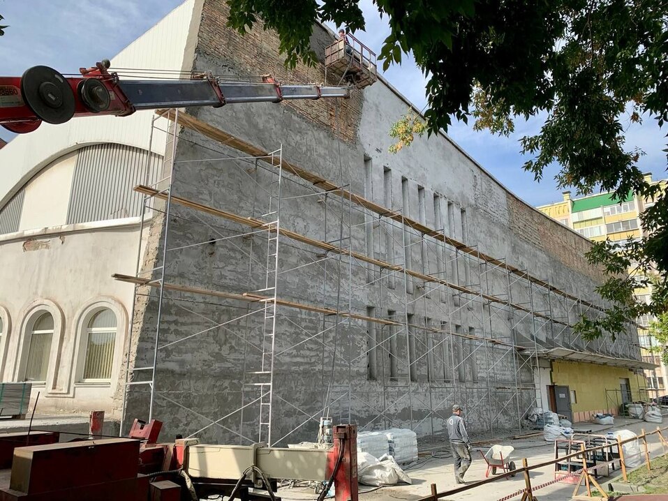 Кинотеатру на ЧМЗ за месяц вернут исторический облик. Фото 1 Кинотеатру на ЧМЗ за месяц вернут исторический облик. Фото 1