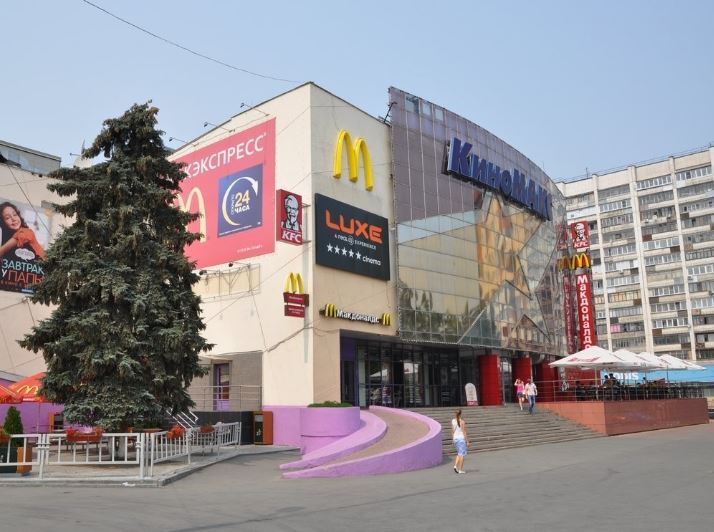 Кинотеатру на ЧМЗ за месяц вернут исторический облик. Фото 6 Кинотеатру на ЧМЗ за месяц вернут исторический облик. Фото 6