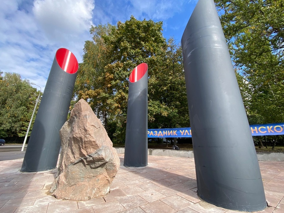 «Уберите это уродство»: москвичи не оценили памятник Челябинску. Фото 2 «Уберите это уродство»: москвичи не оценили памятник Челябинску. Фото 2