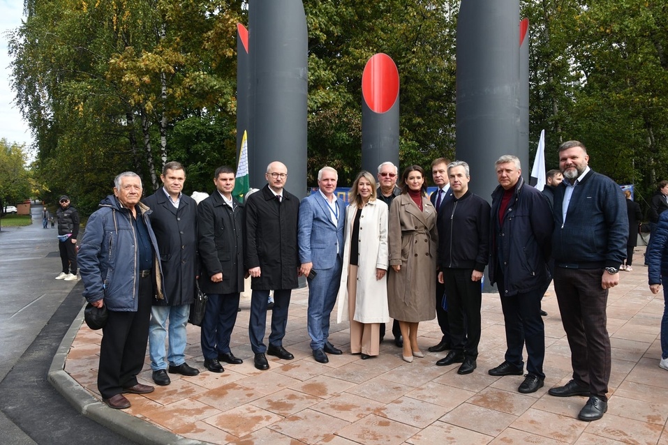 «Уберите это уродство»: москвичи не оценили памятник Челябинску. Фото 1 «Уберите это уродство»: москвичи не оценили памятник Челябинску. Фото 1