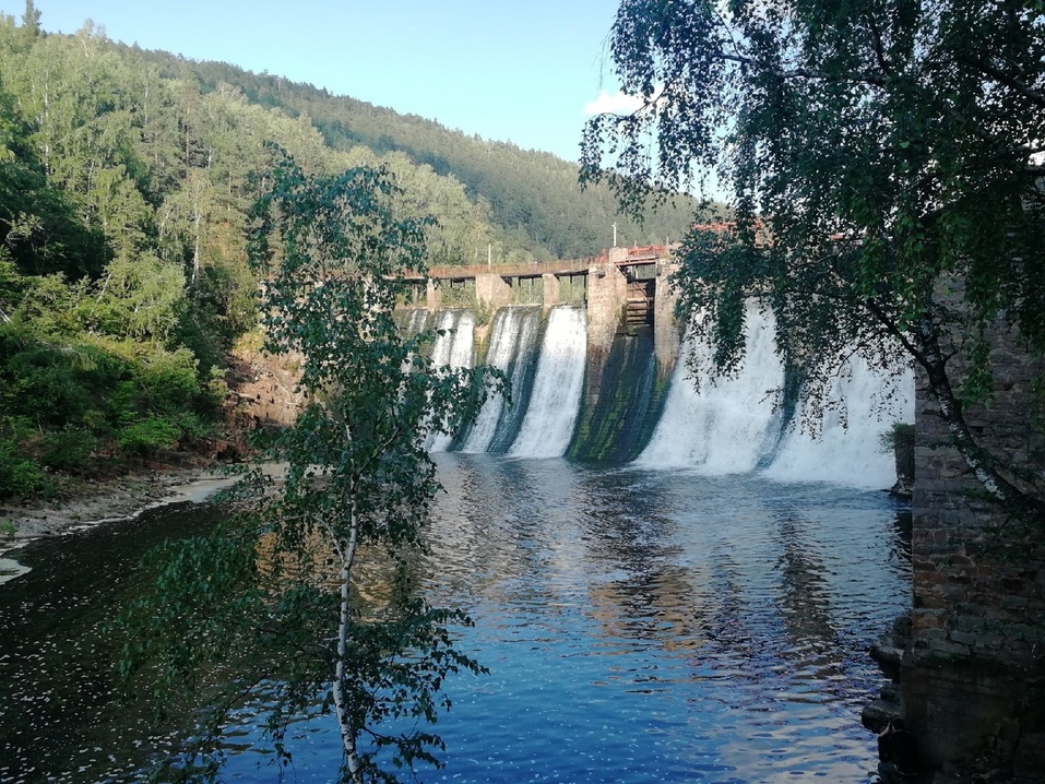 В Саткинском районе туристам запретили ездить на ГЭС «Пороги» 1 В Саткинском районе туристам запретили ездить на ГЭС «Пороги» 1