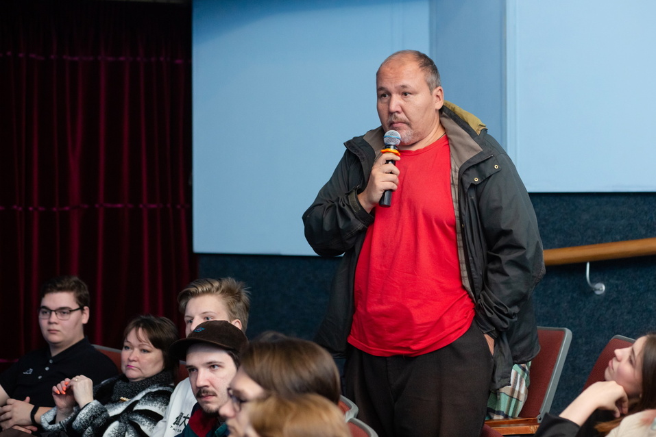 «Прицепились к простому человеку и пристально наблюдаем за ним». Что такое уральское кино? 2 «Прицепились к простому человеку и пристально наблюдаем за ним». Что такое уральское кино? 2