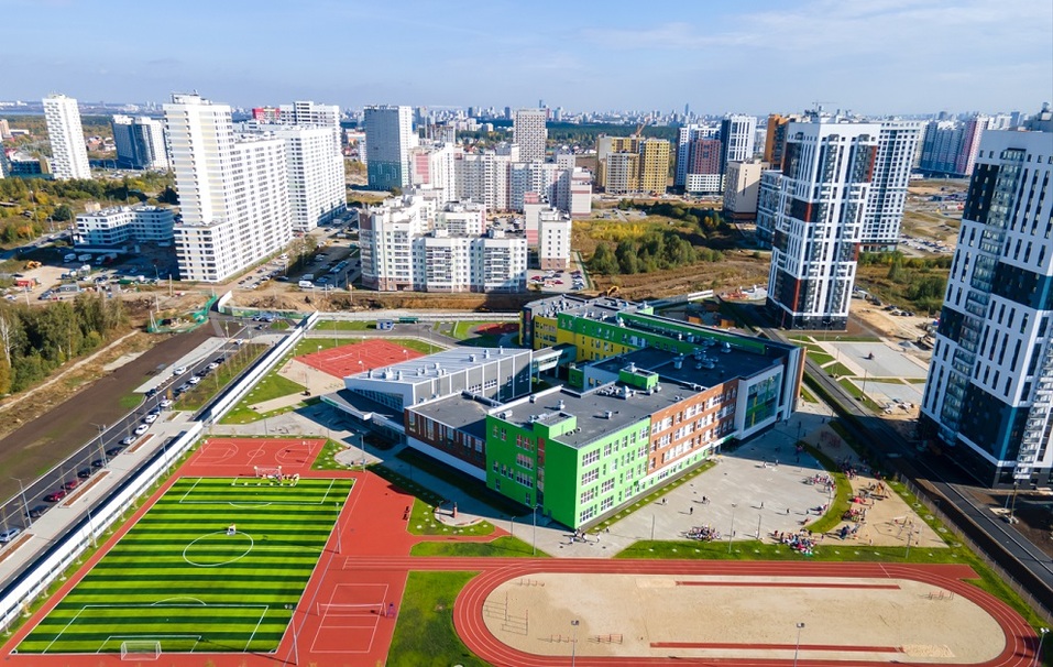 Школа с двумя бассейнами и мастерскими в двух шагах от комфортного жилья. Куда обращаться? 2 Школа с двумя бассейнами и мастерскими в двух шагах от комфортного жилья. Куда обращаться? 2