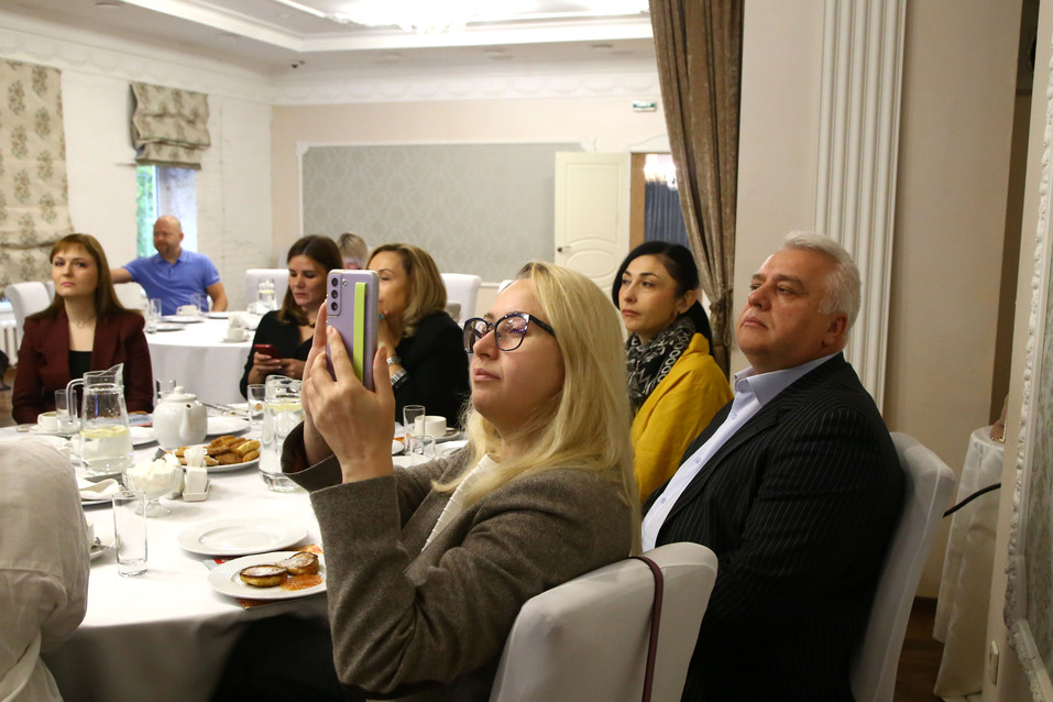 Получаем знания и навыки, ищем ниши и осваиваем новые рынки. Главное с бизнес-завтрака DK 11 Получаем знания и навыки, ищем ниши и осваиваем новые рынки. Главное с бизнес-завтрака DK 11