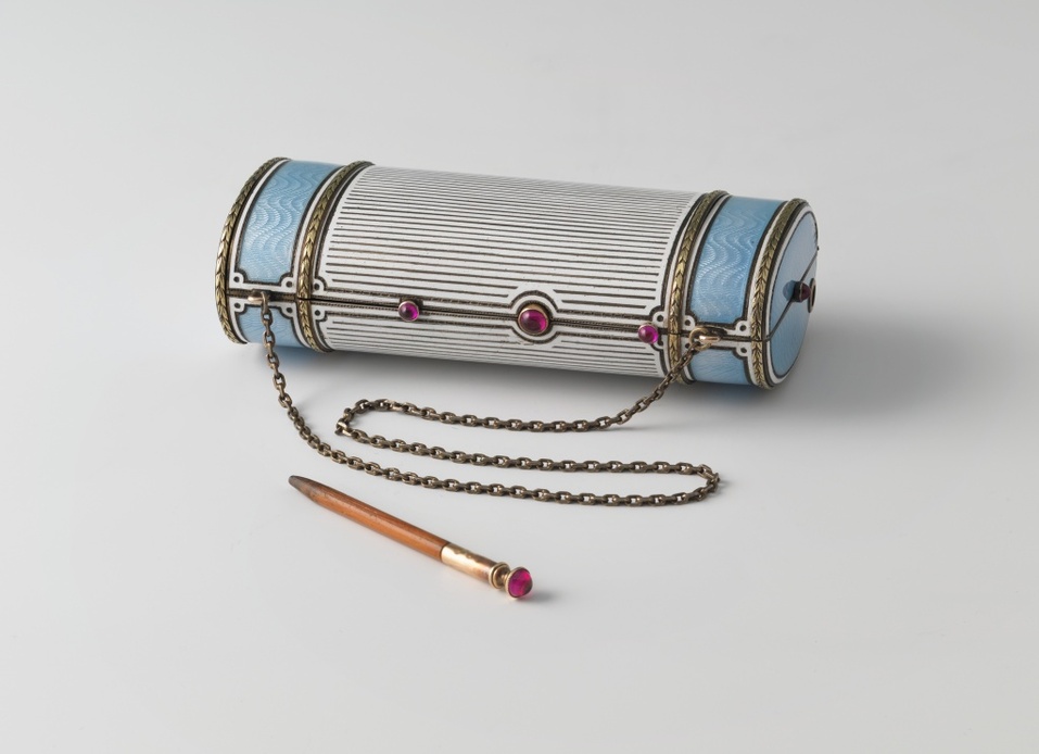 Драгоценный несессер с карандашом для бровей. 1908—1917 гг. Драгоценный несессер с карандашом для бровей. 1908—1917 гг.