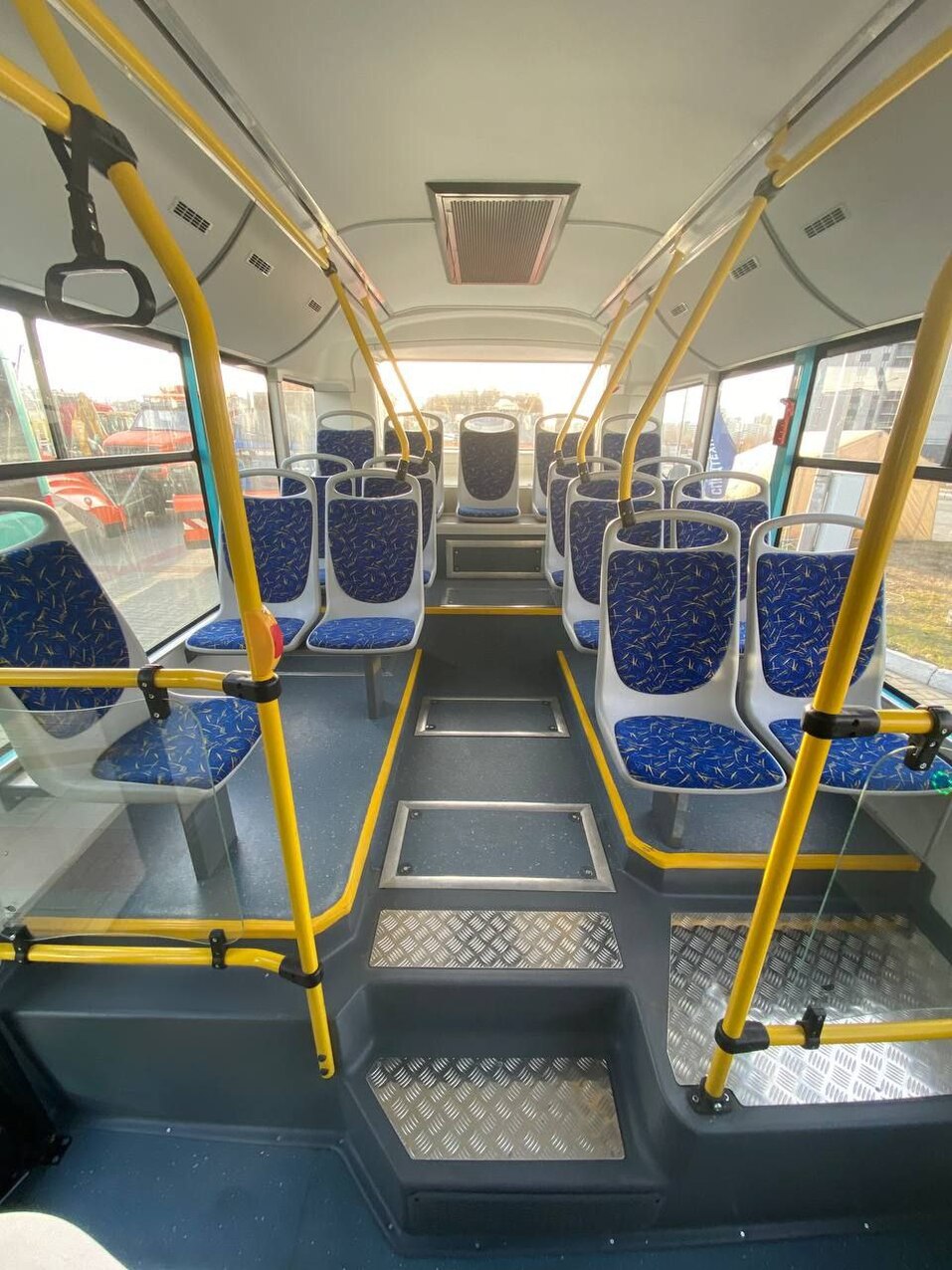 В Челябинске на выставке показали автобусы, которые придут на смену маршруткам. Фото 4 В Челябинске на выставке показали автобусы, которые придут на смену маршруткам. Фото 4