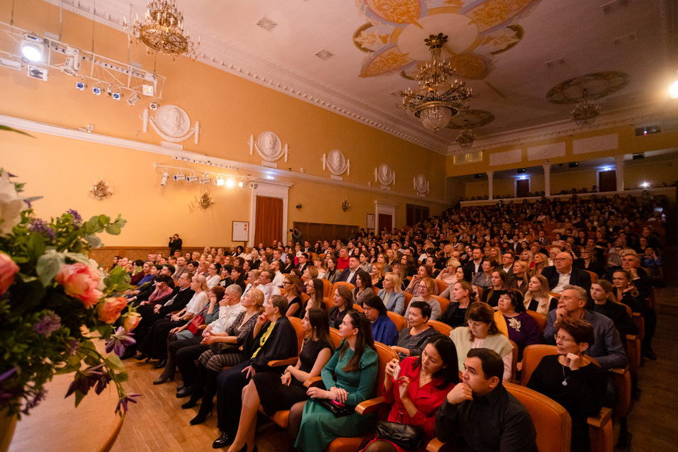 Благотворительный спектакль с Григорием Сиятвиндой и Ниной Шацкой собрал миллион рублей 1 Благотворительный спектакль с Григорием Сиятвиндой и Ниной Шацкой собрал миллион рублей 1