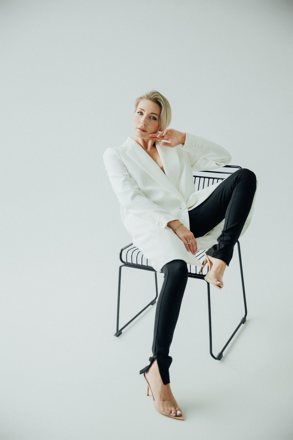 Елена Клецкая: В кризис искусство спасает деньги
3 Елена Клецкая: В кризис искусство спасает деньги
3