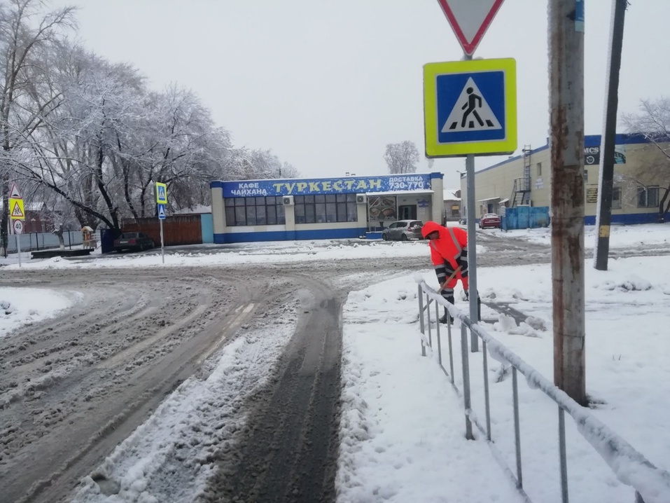 Пройти по тротуарам сейчас не просто Пройти по тротуарам сейчас не просто