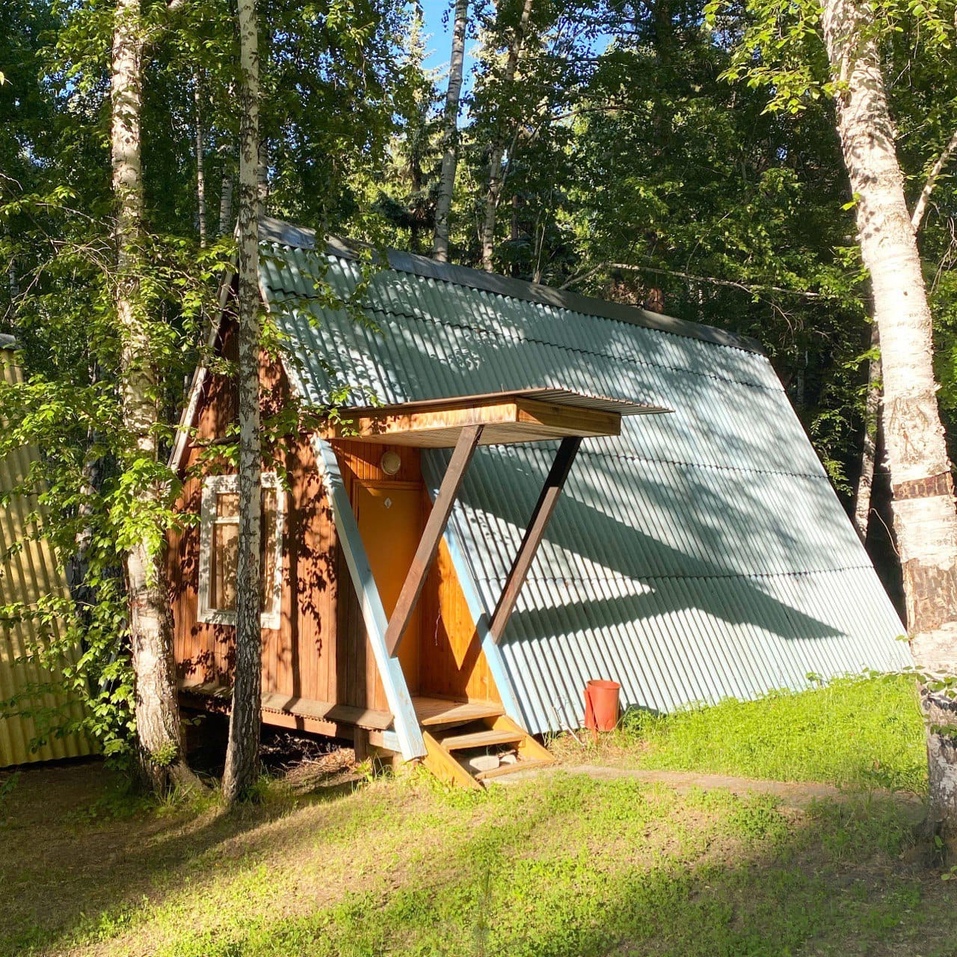 В Челябинской области продают загородный комплекс с бассейном и коттеджами 2 В Челябинской области продают загородный комплекс с бассейном и коттеджами 2