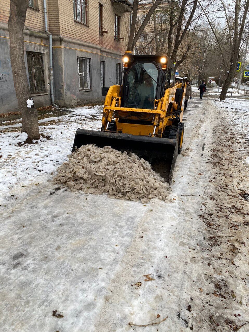 «Подрядчики работают 24/7»: в Челябинске рассказали, как борются с гололёдом. Фото 3 «Подрядчики работают 24/7»: в Челябинске рассказали, как борются с гололёдом. Фото 3