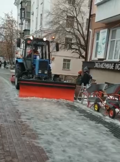 «Подрядчики работают 24/7»: в Челябинске рассказали, как борются с гололёдом. Фото 4 «Подрядчики работают 24/7»: в Челябинске рассказали, как борются с гололёдом. Фото 4