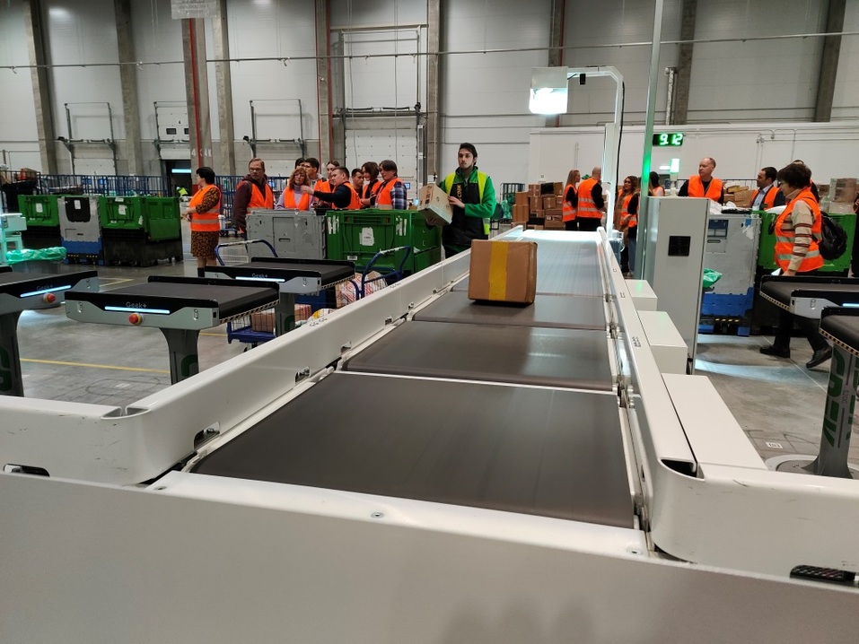 СДЭК сделал ставку на китайских роботов 1 СДЭК сделал ставку на китайских роботов 1